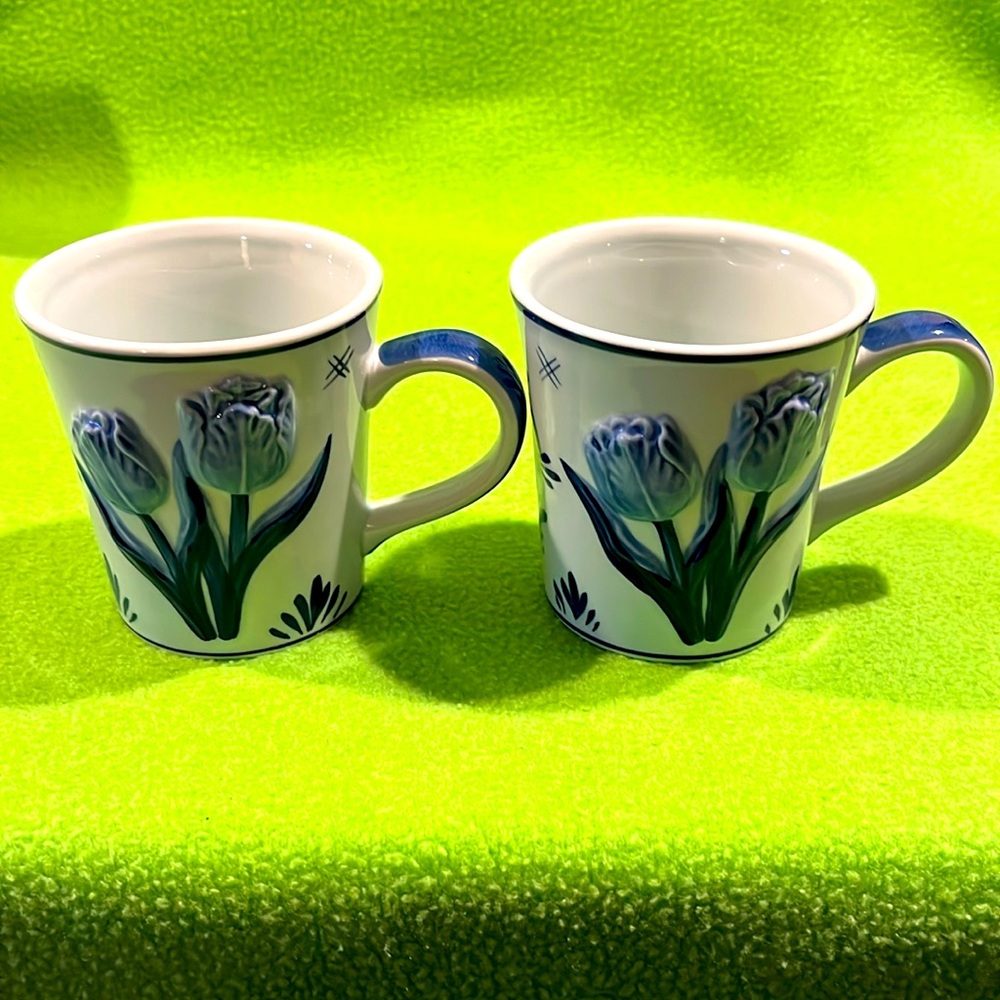 2 Delft Hand Painted Coffee Tea Tulips Holland Mugs NWOT